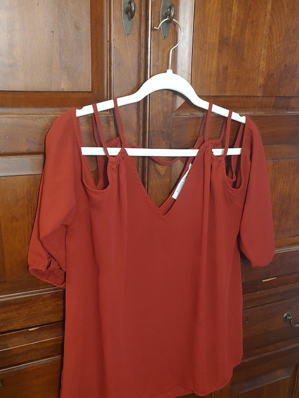 Collective Concepts Rust Cold-Shoulder V-Neck Blouse